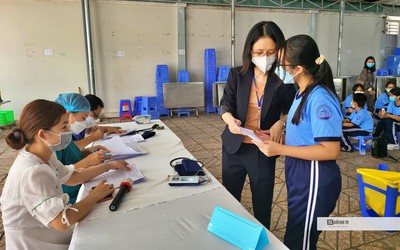 Tp.HCM: Khuyến cáo phụ huynh theo sát trẻ sau khi tiêm vắc-xin phòng Covid-19