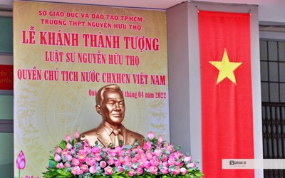 Khánh thành tượng danh nhân Nguyễn Hữu Thọ tại trường THPT cùng tên