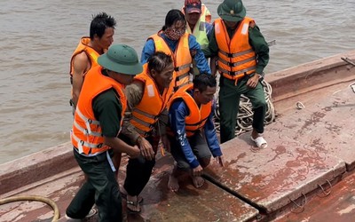 Kiên Giang: Bộ đội Biên phòng ứng cứu 4 nạn nhân đưa vào bờ an toàn