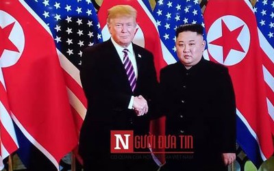 Cái bắt tay lịch sử của Tổng thống Mỹ Donald Trump và Chủ tịch Triều Tiên Kim Jong-un tại Hà Nội