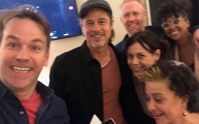 Brad Pitt lộ ảnh hẹn hò với bạn gái kém tuổi