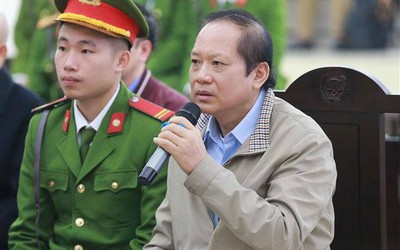 200.000 USD và quà mừng quan chức