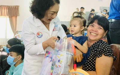 Trung thu sẻ chia yêu thương dành cho các bệnh nhi ở Khánh Hòa