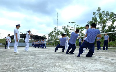 Cán bộ, chiến sĩ Vùng 5 Hải quân vui xuân đón Tết, sẵn sàng chiến đấu