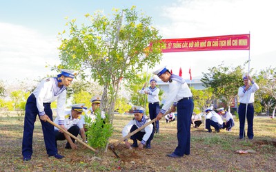 Vùng 2 Hải quân phát động Tết trồng cây xuân Giáp Thìn 2024