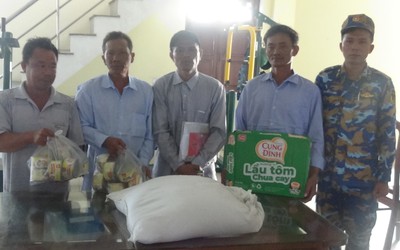 Đảo Đá Lát hỗ trợ 4 ngư dân trên tàu cá Ninh Thuận bị sóng đánh chìm