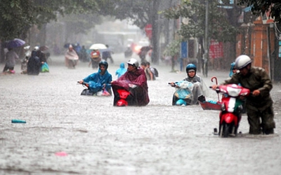 Người dân "chết đuối" trên đường nhựa, "ông trời" chịu lời đắng cay!