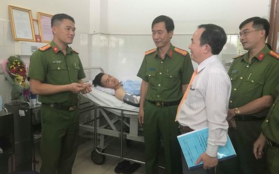 Công an TP.HCM bất ngờ nhường phần thưởng cho các “hiệp sĩ”