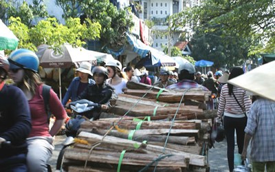 Phía sau lời đề nghị đi bán củi ngày 30 Tết của mẹ chồng với nàng dâu