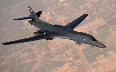 5 công dụng chiến lược của máy bay ném bom hạng siêu nặng B-1B Lancer