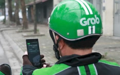 Đặt xe GrabBike chở về nhà trong đêm vắng, nữ hành khách bị cướp tài sản