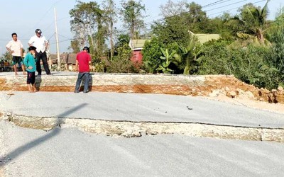 Long An: Đường nhựa chưa nghiệm thu đã nứt toác, lún sâu cả mét