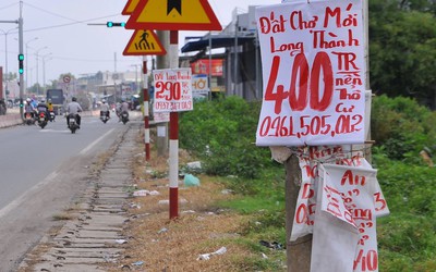 Xung quanh sân bay Long Thành: Bán bánh mỳ, xe ôm cũng làm "cò đất"