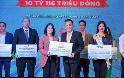 Doanh nghiệp đồng hành cùng nhà trường trao hơn 10 tỷ đồng học bổng