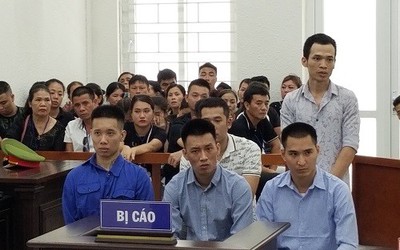 Một cú điện thoại gọi nhầm khiến 2 bà cháu mất đi chỗ dựa