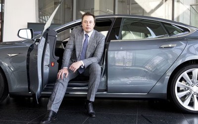 Tỷ phú Elon Musk lấy lại "ngôi vương" từ ông trùm hàng hiệu Pháp