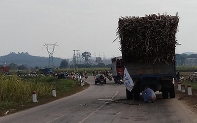 Xe quá tải “lộng hành” trên đường HCM, tiềm ẩn nguy cơ tai nạn cao