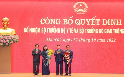 Trao quyết định bổ nhiệm Bộ trưởng Bộ Y tế và Bộ trưởng Bộ GTVT