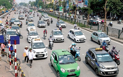 "Mặc đồng phục" cho taxi lợi cả doanh nghiệp và hành khách?