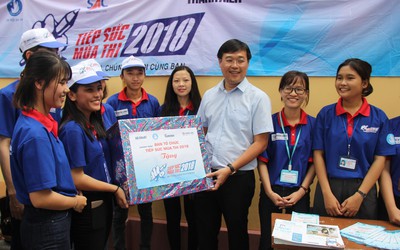 Đoàn công tác đến thăm đội sinh viên tình nguyện “tiếp sức mùa thi 2018”