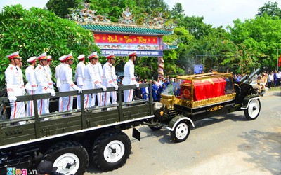 Cố Thủ tướng Phan Văn Khải về với đất mẹ trong niềm tiếc thương vô hạn