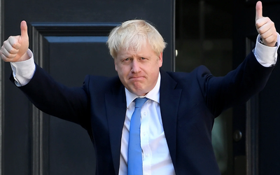 Thủ tướng Anh Boris Johnson giữ vững ghế sau bê bối tiệc tùng giữa lệnh phong toả