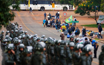 Bạo loạn ở Thủ đô Brazil: Ông Bolsonaro nhập viện, 1.500 người bị bắt