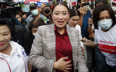 Ứng cử viên hàng đầu chức Thủ tướng Thái Lan sinh con trước tổng tuyển cử