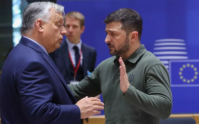 Khoảnh khắc ông Orbán tiếp cận ông Zelensky bên lề Thượng đỉnh EU