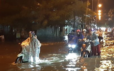 Ninh Thuận: TP.Phan Rang - Tháp Chàm "thất thủ” sau cơn mưa lớn hơn 30 phút