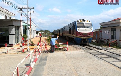 Ninh Thuận: Hàng loạt công trình xây dựng lấn chiếm hành lang an toàn đường sắt