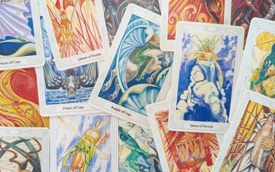 Giới trẻ mê mệt với những lời tiên tri đến từ "Tarot"