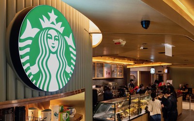 Nguyên nhân Starbucks Mỹ thông báo tăng lương?