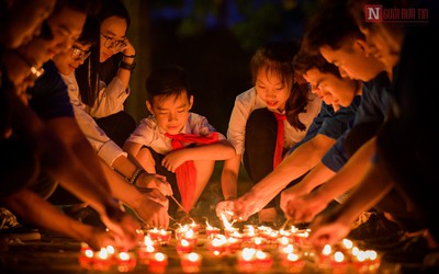 Tuổi trẻ Thủ đô thắp nến tri ân Đại tướng Võ Nguyên Giáp ngày chiến thắng Điện Biên Phủ