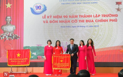 Hà Nội: Trường tiểu học Thăng Long tưng bừng kỷ niệm 90 năm thành lập và đón nhận Cờ thi đua Chính phủ