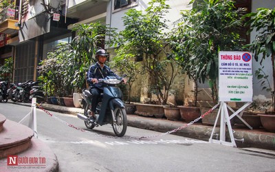 Barie tự phát, rào chắn cấm đường giữa lòng Thủ đô