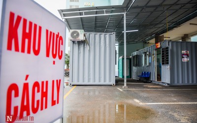 “Biến” 2 thùng container thành phòng khám, cách ly chống dịch Covid-19