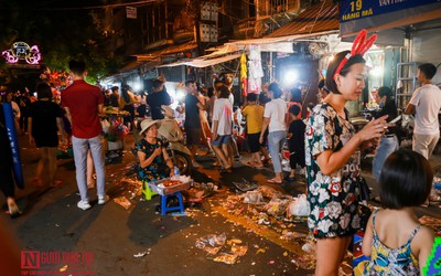 Hậu Trung thu, rác thải tràn ngập phố cổ Hà Nội