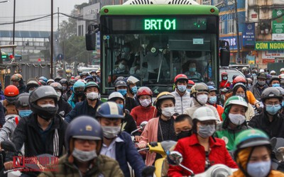 Đường BRT “thất thủ”, xe buýt nhanh “nhảy” khỏi làn ưu tiên