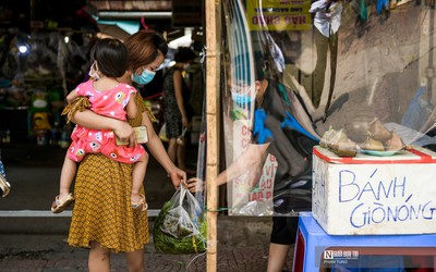 Hà Nội: Chợ dân sinh bọc ni lông phòng dịch Covid-19