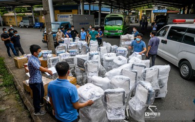 Chuyển hàng trăm thiết bị y tế chi viện TP. Hồ Chí Minh chống dịch