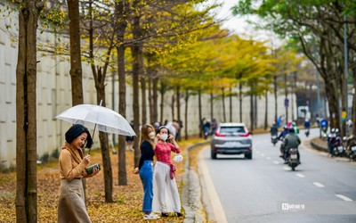 Hà Nội lãng mạn mùa thay lá