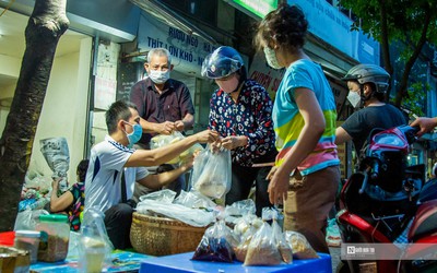 Rượu nếp, hoa quả đắt hàng dịp Tết Đoan ngọ