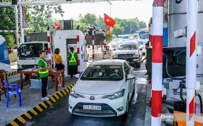 Cao tốc Hà Nội - Lào Cai ùn ứ ngày đầu hoàn toàn thu phí không dừng