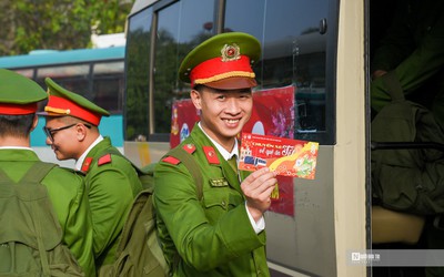 Chuyến xe mùa Xuân đưa hàng trăm học viên CSND về quê đón Tết