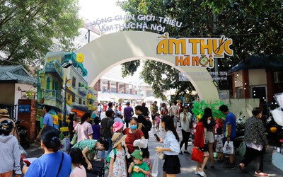 Du khách đổ xô đi thưởng thức ẩm thực tại Festival Thu Hà Nội