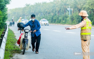 Hà Nội: Xử lý nhiều xe máy di chuyển vào đường cao tốc