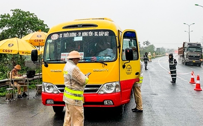 Công an Hà Nội đội mưa triển khai 2 tổ công tác “đặc biệt”