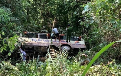 Hãi hùng lời kể của nạn nhân trong vụ lật xe khách ở Quảng Ninh: Từ chuyến đi chơi thành đại tang