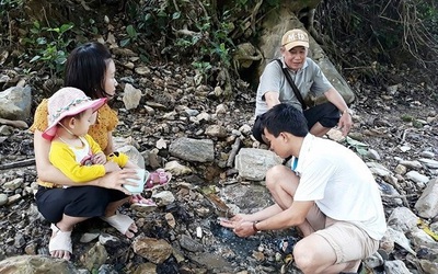 Nghệ An: Người dân ùn ùn tìm uống “nước thần” mong chữa bách bệnh